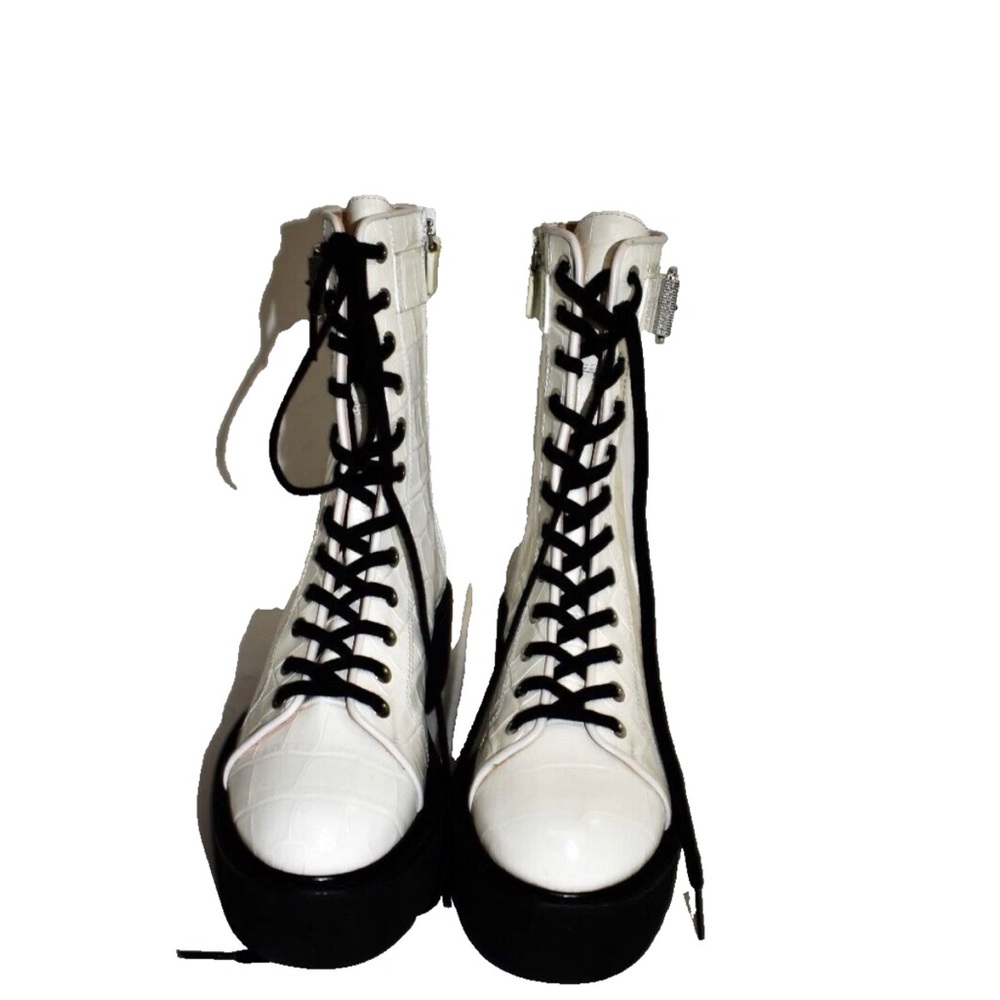 Stuart Weitzman White and Black Lace Up Boots MSRP $800 New with out tags Great🎁